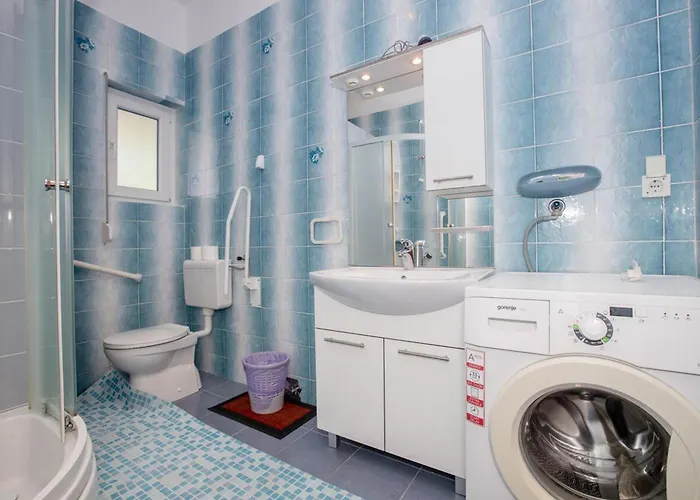 Rab Oasis Retreat - 3 Bedroom Apartman Palit