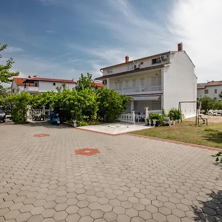 Apartmán Rab Oasis Retreat - 3 Bedroom New Translation